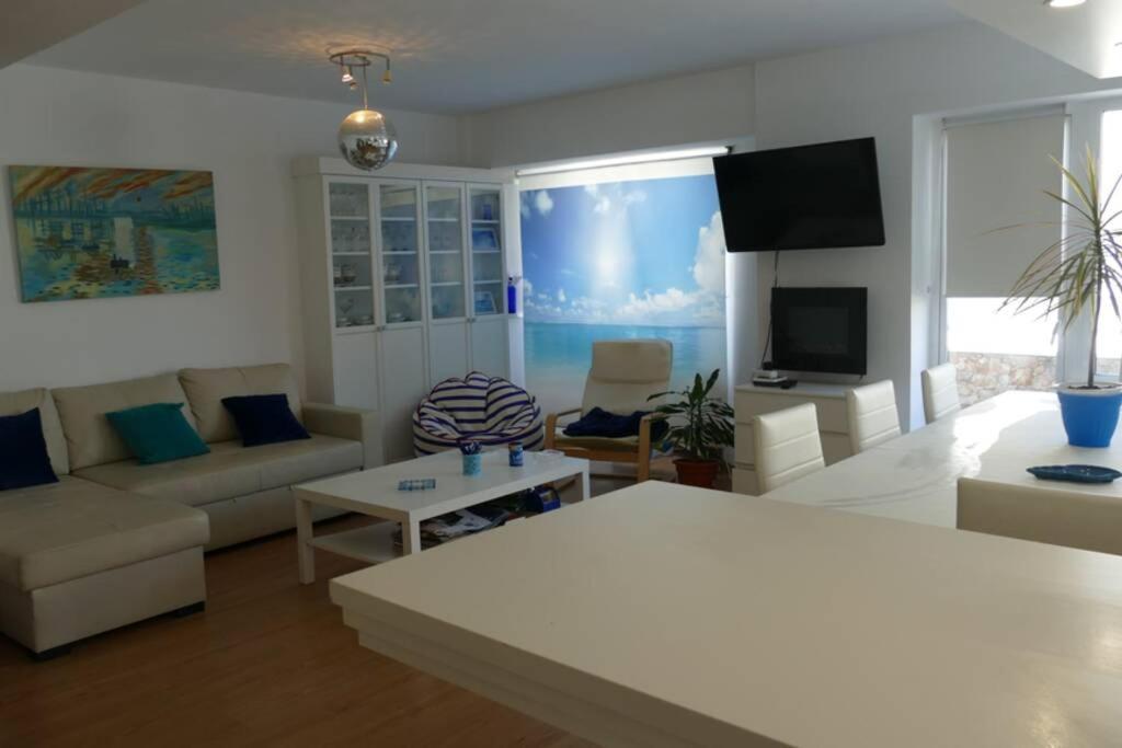 Apartmán Piso En Santa Cristina, A 150 M De La Playa Oleiros Exteriér fotografie